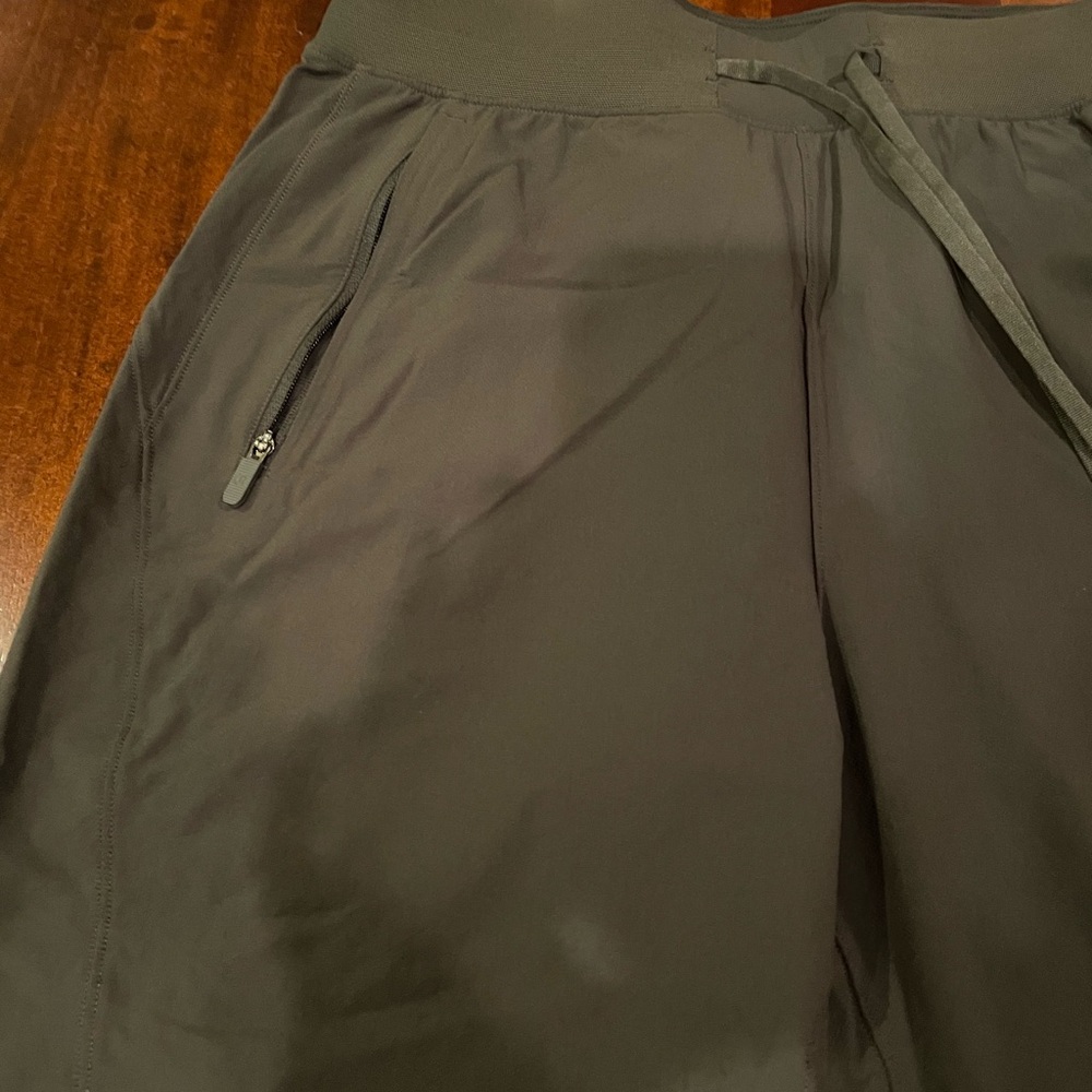Lululemon License to Train HR Pant- Army Green Size 6
